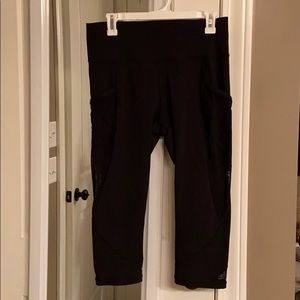 Lululemon mesh black Capri crop leggings sz 10